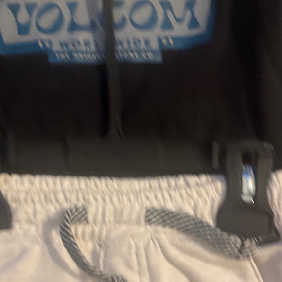 Volcom Set - Picture 6 of 8